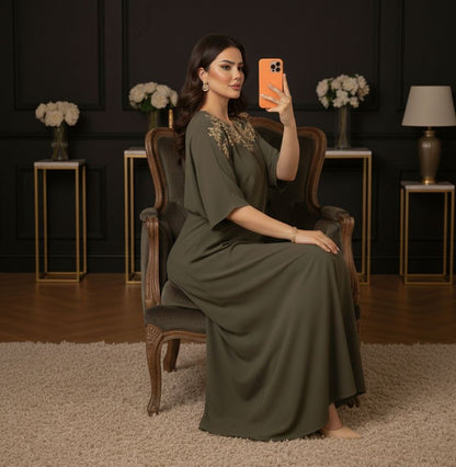 Robe Longue Verte à Broderies Dorées