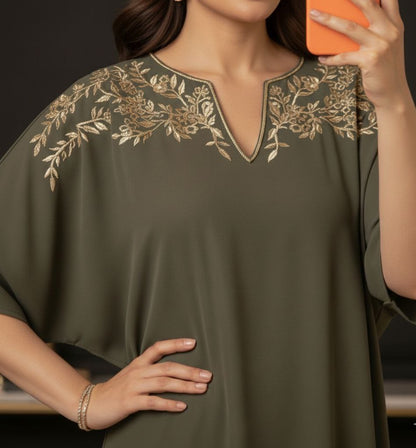 Robe Longue Verte à Broderies Dorées